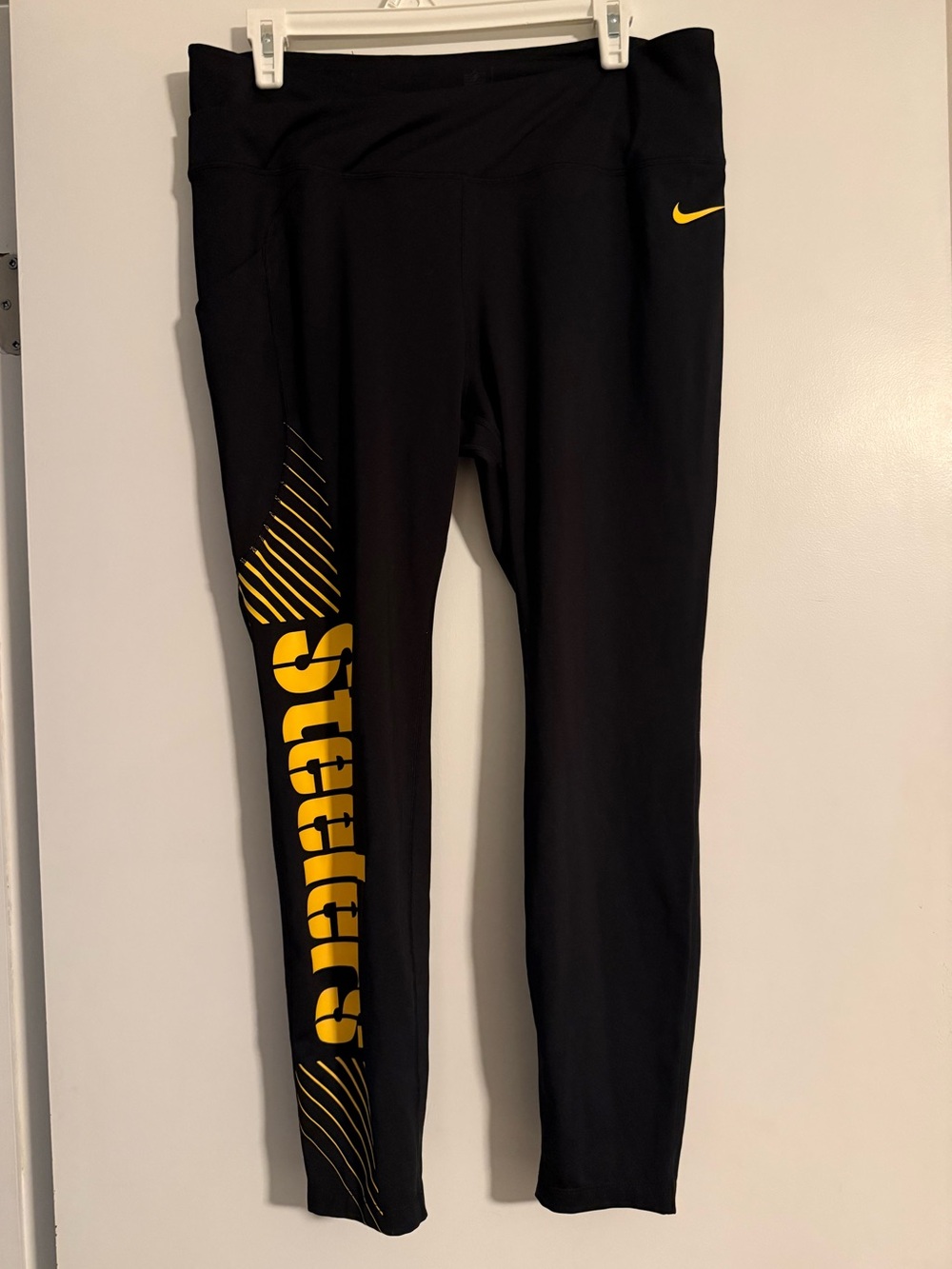 Pittsburgh Steelers Nike Women's Yard Line Crossover Leggings - Black
